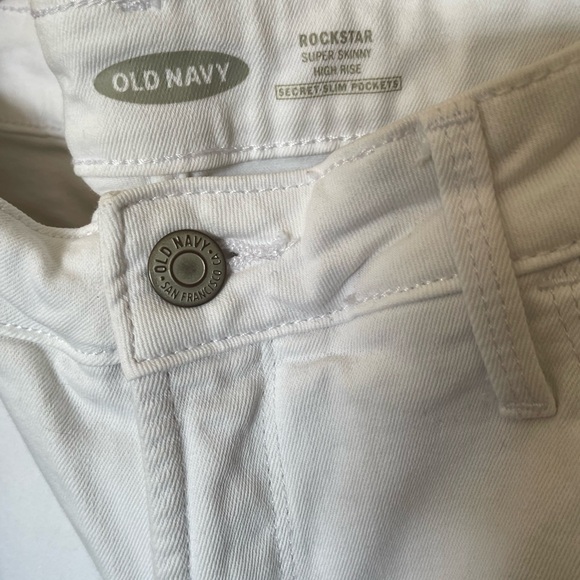 Old Navy Women's White High Rise Rockstar Skinny Jeans - Picture 3 of 4